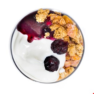 Iaurt grecesc cu gem de afine, musli crunch și merișoare